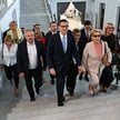 Mateusz Morawiecki z grupą posłów w Sejmie