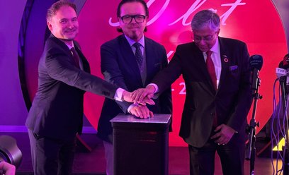 Od lewej: Wojciech Koszuta ArcelorMittal Poland, Wojciech Balczun minister Aktywów Państwowych, Sanj