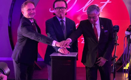 Od lewej: Wojciech Koszuta ArcelorMittal Poland, Wojciech Balczun minister Aktywów Państwowych, Sanj