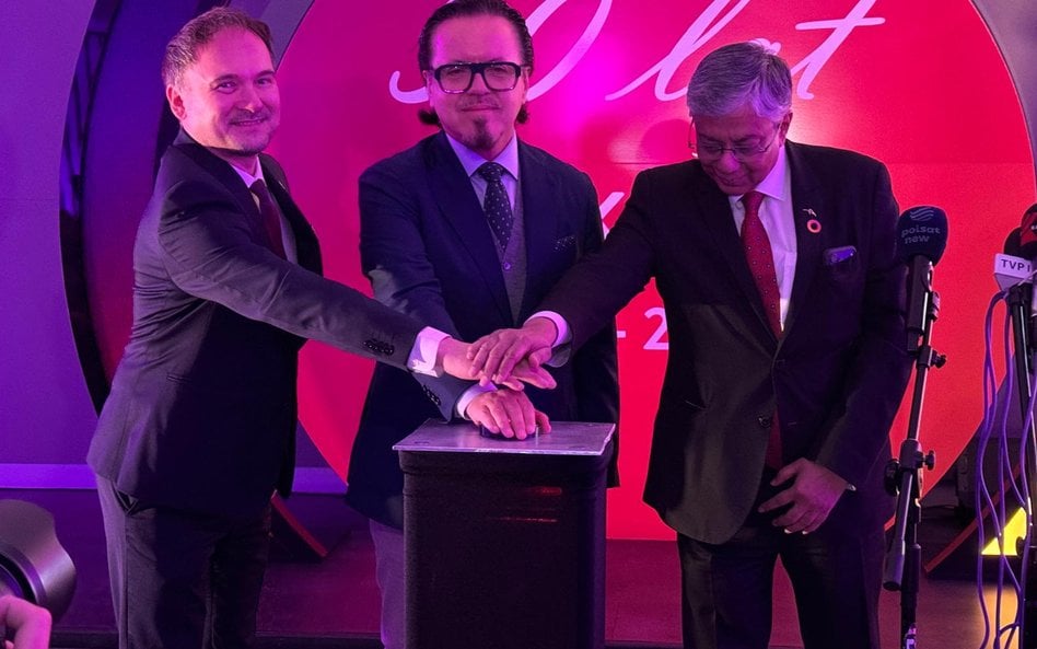 Od lewej: Wojciech Koszuta ArcelorMittal Poland, Wojciech Balczun minister Aktywów Państwowych, Sanj