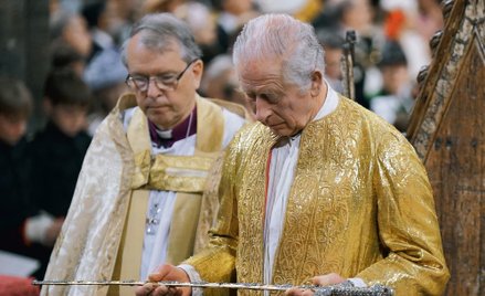 Mogłoby się wydawać, że rytuały otaczające brytyjską monarchię sięgają setek lat. Tymczasem wiele z 