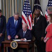 Prezydent Joe Biden podpisał ustawę w sierpniu tego roku