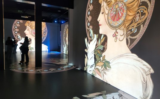 Sztuka Alfonsa Muchy jest synonimem secesji