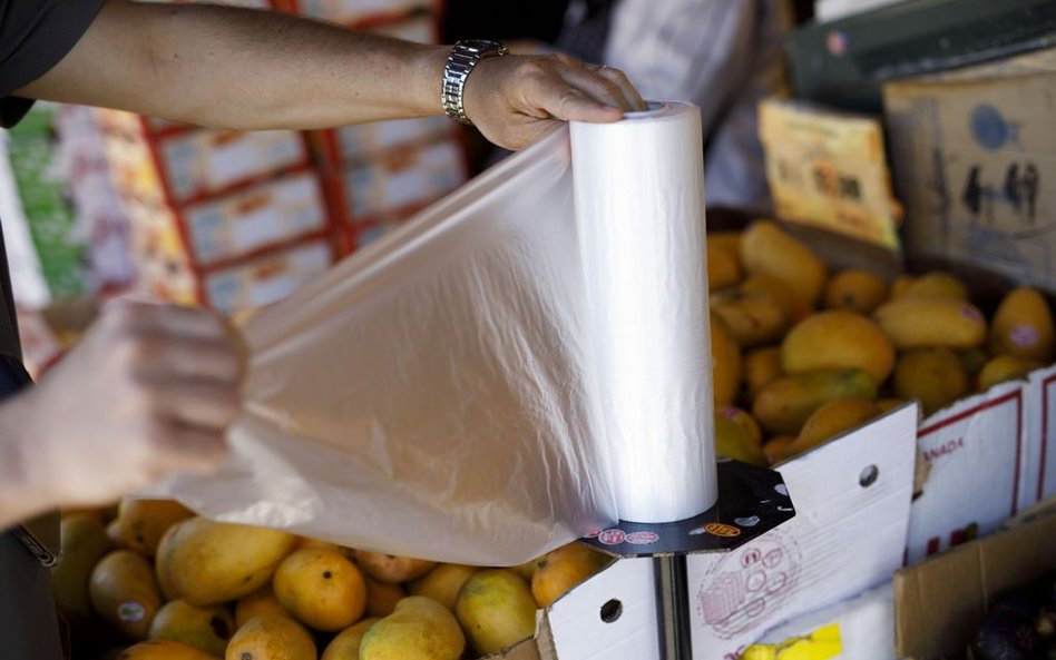 Konsumenci polubili plastikowe opakowania