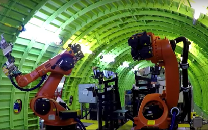 Pół-ludzie, pół-roboty trafią na taśmy produkcyjne Boeinga