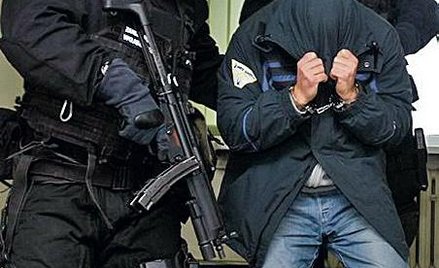 W listopadzie 2007 roku sąd zdecydował o aresztowaniu siedmiu komandosów, którzy ostrzelali wioskę. 