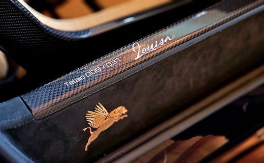 Każdy egzemplarz ma swój numer oraz indywidualne imię