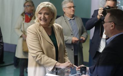 Marine Le Pen nigdy nie była tak blisko zdobycia Pałacu Elizejskiego. Sondaże dają jej nawet 49 proc