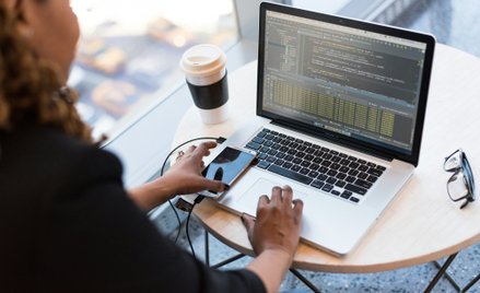 Dziewczyny z klawiaturą