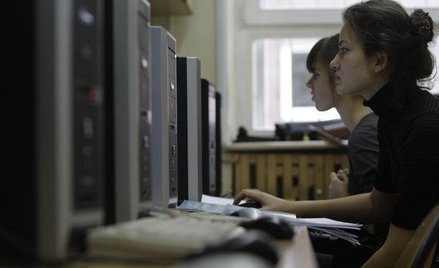 Dyrektorzy szkół muszą złożyć wnioski o wyposażenie szkół w laptopy i tablety