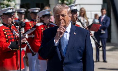 Afera finansowa w Waszyngtonie. Biały Dom odpiera zarzuty, presja rośnie