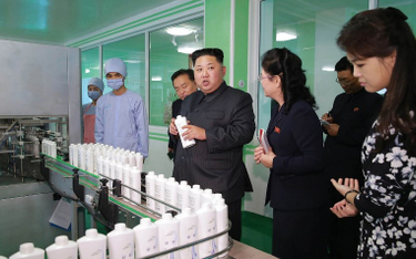Kim Dzong Un chwali północnokoreańskie kosmetyki