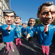 Paryskie ulice lubią kpić z kandydatów na prezydenta Republiki. Na zdjęciu aktorzy przebrani za pret