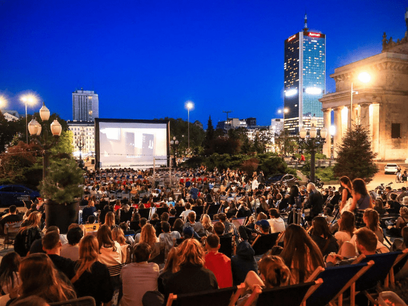 Kinu pod chmurką wyrośnie zimowa konkurencja - kino pod choinką