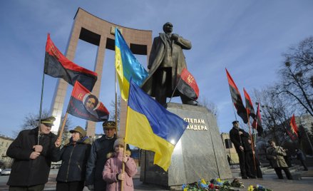 Lwów, 1 stycznia 2025 r. Uroczystości przed pomnikiem Stepana Bandery