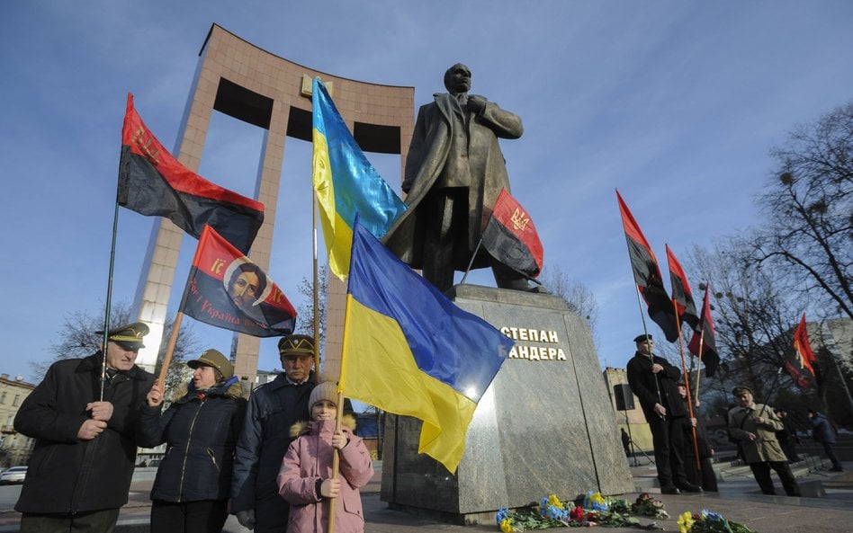 Lwów, 1 stycznia 2025 r. Uroczystości przed pomnikiem Stepana Bandery