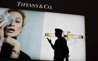 Akcjonariusze Tiffany przyjmują ofertę kupna przez LVMH