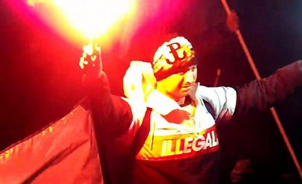 Policja publikuje kolejne wizerunki odpalających race na marszu w Warszawie