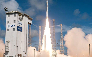 Rakieta Vega wynosi na orbitę tureckiego satelitę. Gujana Francuska 5 grudnia 2016 r.