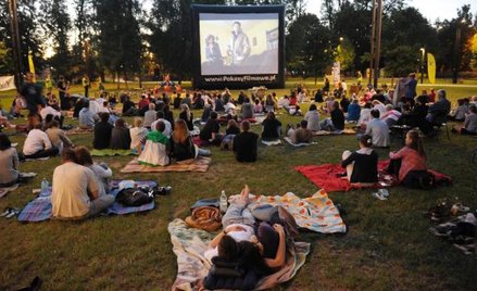 Wspólna filmowa fiesta pod chmurką