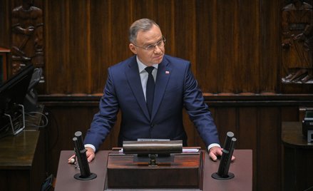 Prezydent Andrzej Duda wygłasza orędzie na sali plenarnej Sejmu