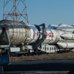 Rosyjska rakieta Proton transportowana na stanowisko startowe w kosmodromie Bajkonur