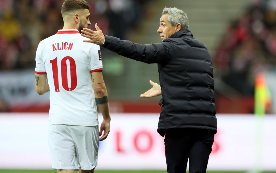 Piłkarz Mateusz Klich i selekcjoner reprezentacji Polski Paulo Sousa