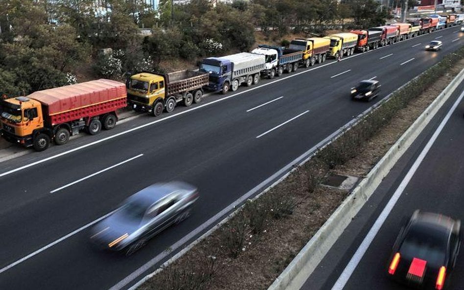 W Grecji transportowcy zakończyli strajk