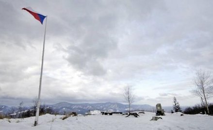 Góra Połedna koło Bystrzycy na Zaolziu. Na zdjęciu widać sporny pomnik