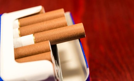 Chora żona na paczce papierosów. Włoch żąda 100 mln euro