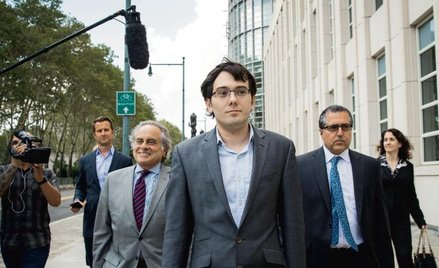 Martin Shkreli, finansista inwestujący w branżę farmaceutyczną. Wiele osób go nienawidzi, ale też wi