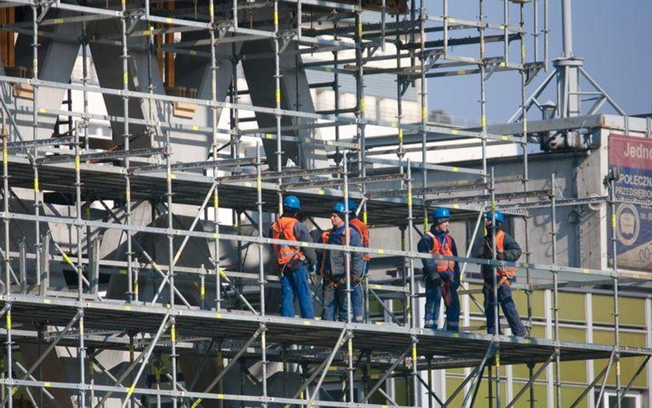 Firmy zaczynają szukać nowych rąk do pracy