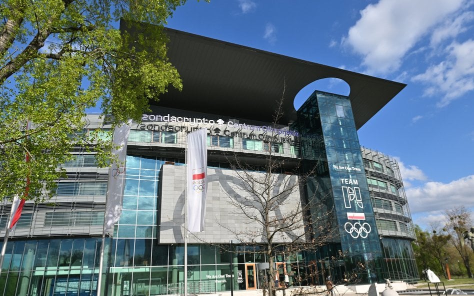 Logo Zondacrypto na Centrum Olimpijskim w Warszawie