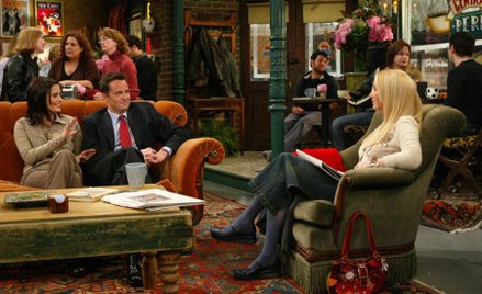 Na zdjęciu odtwórcy głównych ról w serialu: Matthew Perry, Courteney Cox, Lisa Kudrow