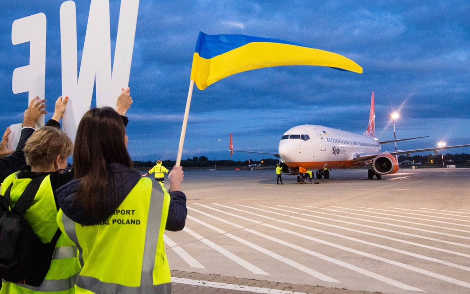 W Łodzi samolot witali pracownicy lotniska z napisem WELCOME