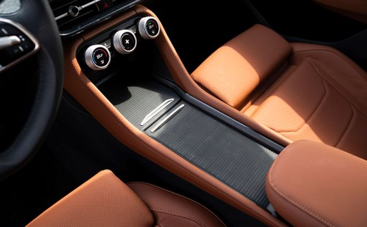 Praktyczność w połączeniu z estetyką. Schowki mogą być zamknięte, albo...