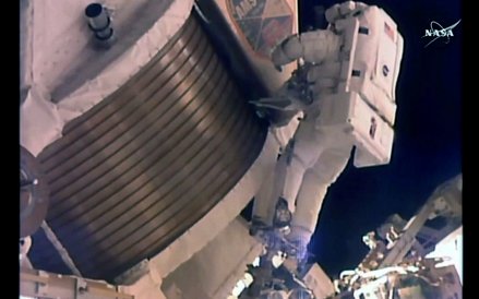28 października 2015 r. dwóch astronautów wyszło w przestrzeń kosmiczną w celach serwisowych. Na zdj
