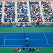 Od 2002 r. podczas US Open akrylowy kort DecoTurf ma wewnątrz linii kolor niebieski (zastrzeżony pra