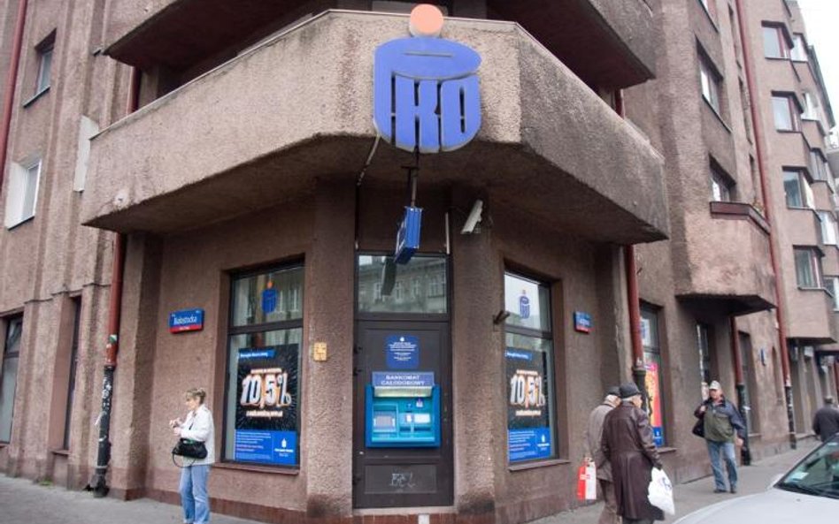 Czytelnicy pytają o akcje PKO BP
