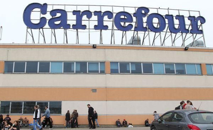 Carrefour wstrzymuje reklamy w TVP za treści anty-LGBT