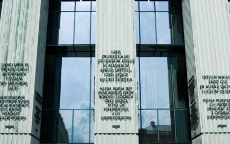 Minister nie chce otworzyć korporacji
