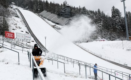 Przygotowania do zawodów Pucharu Świata w skokach narciarskich w Zakopanem