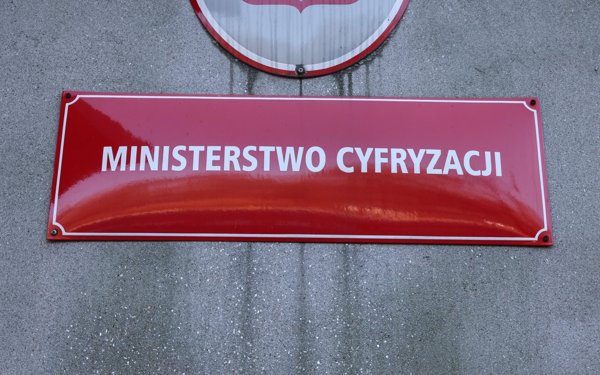 Ministerstwo uruchomiło usługę o wulgarnym akronimie. Prof. Bralczyk: To niepoważne