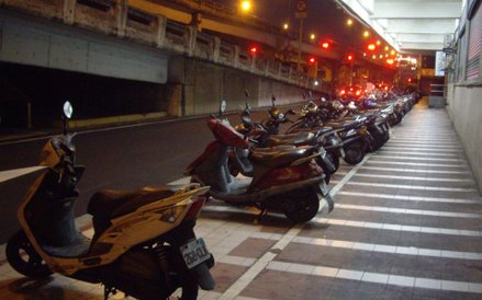 Na Tajwanie jest największe na świecie nasycenie skuterami. Jest ich tam prawie 15 mln na 23 mln mie