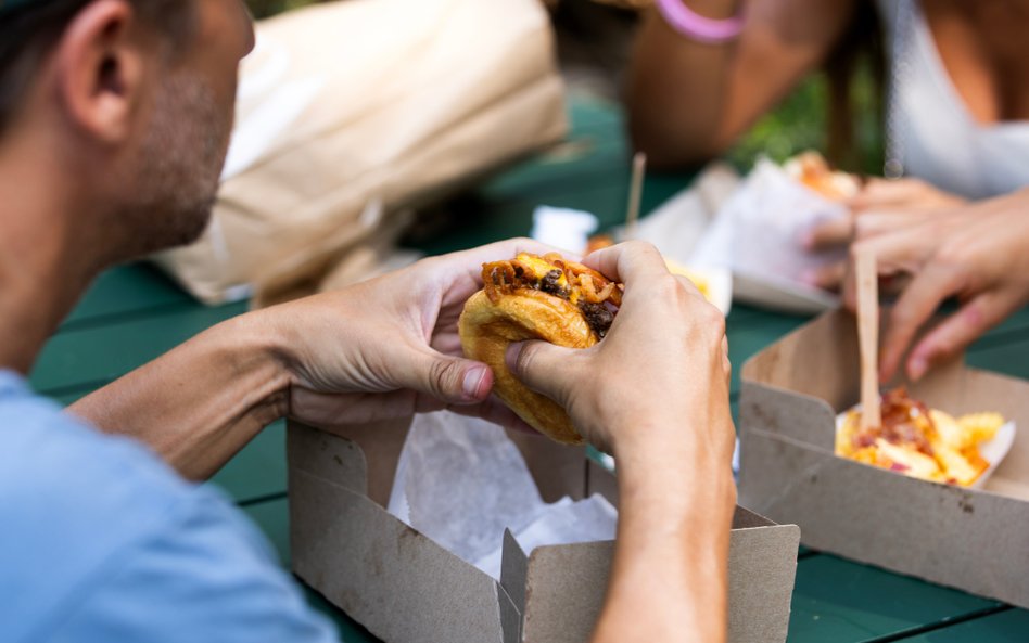Już ponad 50 miast, głównie w Europie, wprowadziło lub pracuje nad ograniczeniami lub całkowitym zak