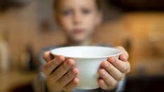 – 364 tysiące dzieci w Polsce żyje poniżej progu ubóstwa. Najpewniej jeszcze więcej dzieci cierpi z 