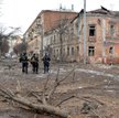 Zniszczenia w ostrzeliwanym przez Rosjan Charkowie