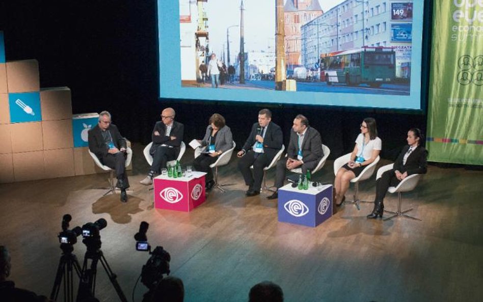 Uczestnicy debaty „Kształtowanie miejskiej przestrzeni publicznej”.