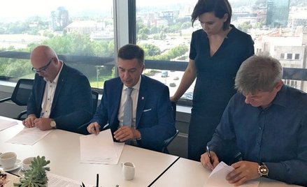 Od prawej: Sebastian Król (Enterprise Investors), Piotr Henicz, Michał Wróbel (Itaka)