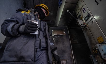 Ciepło powoli wraca do Kijowa. 19 godzin na dobę bez prądu